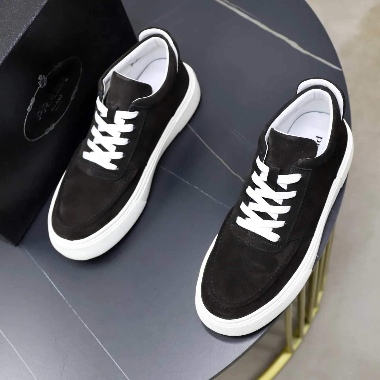 Ex-factory price: 460💰🙅‍♂️🙅‍♂️🙅‍♂️ Brand: PRADA Standard code: 38–44 (45 can be customized) Grade: Same as the official website Material: Original cowhide fabric Comfortable pigskin lining Lightweight wear-resistant outsole Style category: Men's fashionable casual shoes and boots Running sneakers Distinguished luxury brand elements Top luxury Color: actual picture color